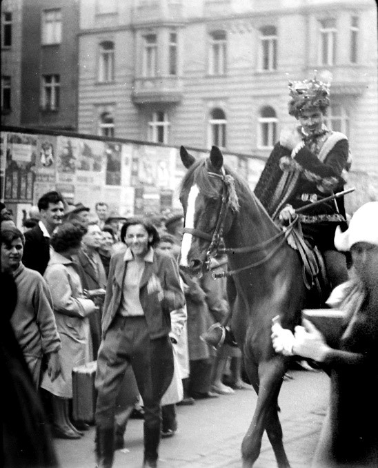 Pražský majálesový průvod, 20. května 1956 (foto Antonín Rozsypal)